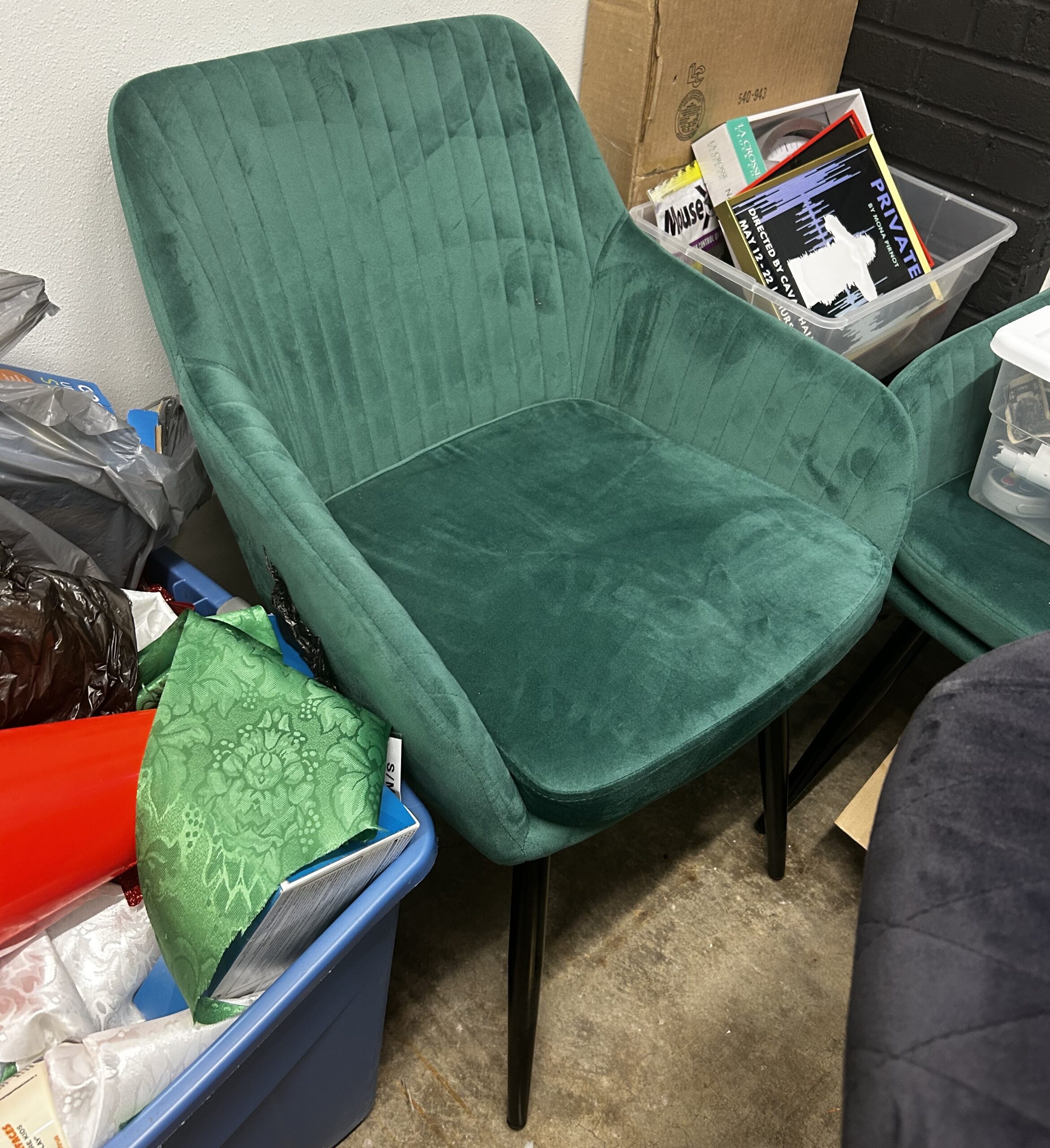 2 velvet green armchairs 2 velvet green armchairs